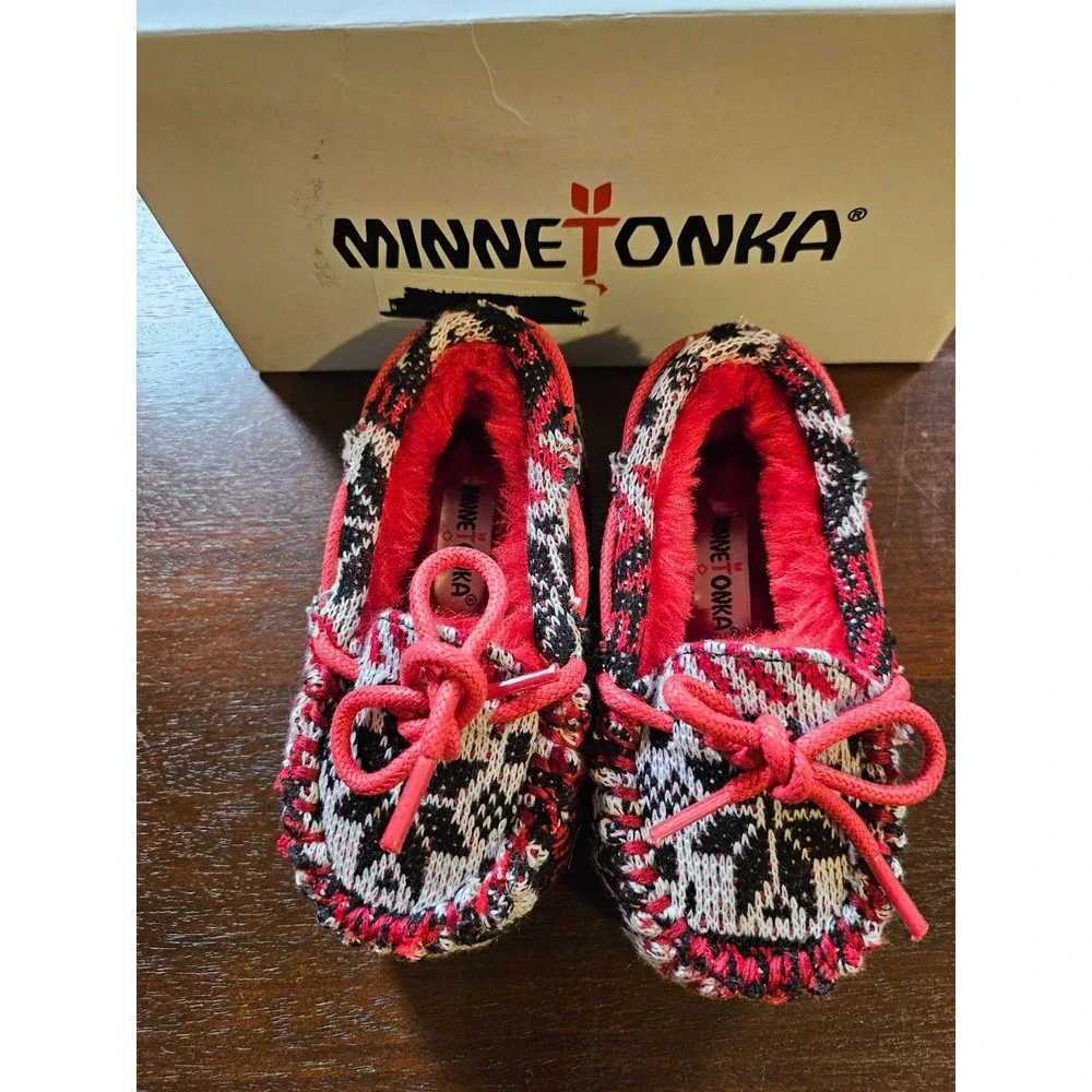 Minnetonka 4908 Cassie Kid/Girl Faux Fur Lined Slippers Snowflake Red - Size 7‎